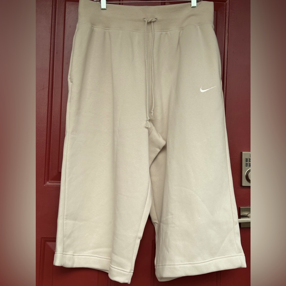 NWT NIKE s1X high waisted crop sweatpants Adorable-right on trend-super soft